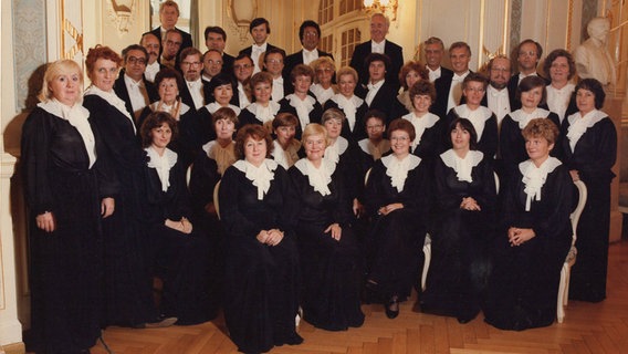 Archivbild: NDR Chor mit Rüschenkragen in der Laeiszhalle. © NDR/Lindner 