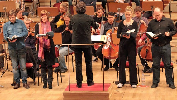 Probenbild mit Chor und Solisten.  Foto: Kristien Daled