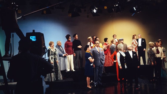 Der NDR Chor im Fernsehstudio. © NDR/Annemarie Aldag 