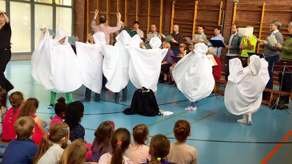 Musikalischer Besuch in der Schule © NDR Foto: K. Daled