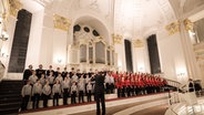 Der Mädchenchor Hamburg und der Neue Knabenchor Hamburg treten gemeinsam im Hamburger Michel auf. © NDR/Marcus Krüger Foto: NDR/Marcus Krüger