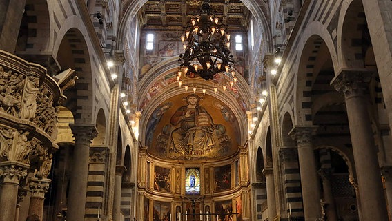 Blick auf den Altar des Doms von Pisa © NDR Chor 