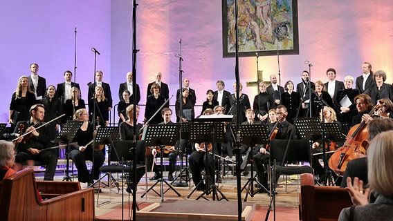 Applaus für den NDR Chor und das Ensemble Resonanz in St. Nikolai am Klosterstern © NDR Chor 