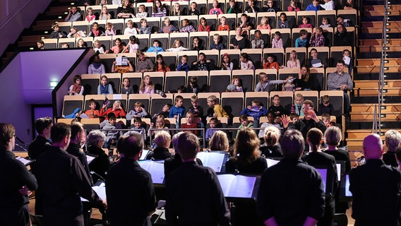 Szene aus dem Konzert statt Schule mit dem NDR Chor im Oktober 2016 © NDR Foto: Marcus Krüger