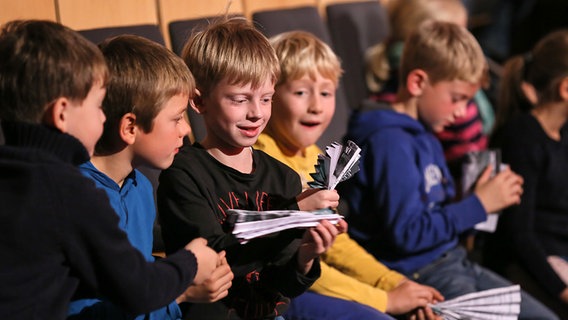 Szene aus dem Konzert statt Schule mit dem NDR Chor im Oktober 2016 © NDR Foto: Marcus Krüger