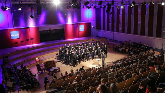 Szene aus dem Konzert statt Schule mit dem NDR Chor im Oktober 2016 © NDR Foto: Marcus Krüger