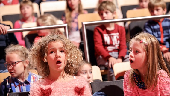 Szene aus dem Konzert statt Schule mit dem NDR Chor im Oktober 2016 © NDR Foto: Marcus Krüger