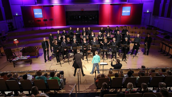 Szene aus dem Konzert statt Schule mit dem NDR Chor im Oktober 2016 © NDR Foto: Marcus Krüger