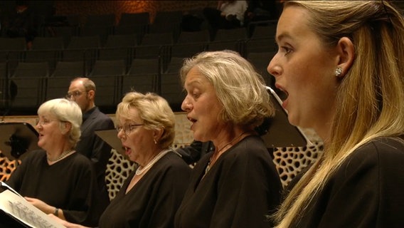 Sängerinnen des NDR Vokalensemble in der Elbphilharmonie © NDR 