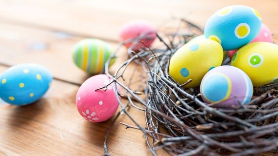 Colorful Easter eggs in a nest of branches.  © fotolia Photo: Syda Productions