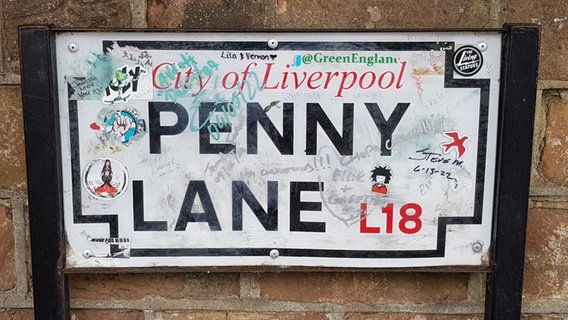 Schild der berühmten Straße Penny Lane in Liverpool © NDR Foto: Imke Köhler