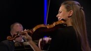 Franziska Pietsch spielt Geige © NDR 