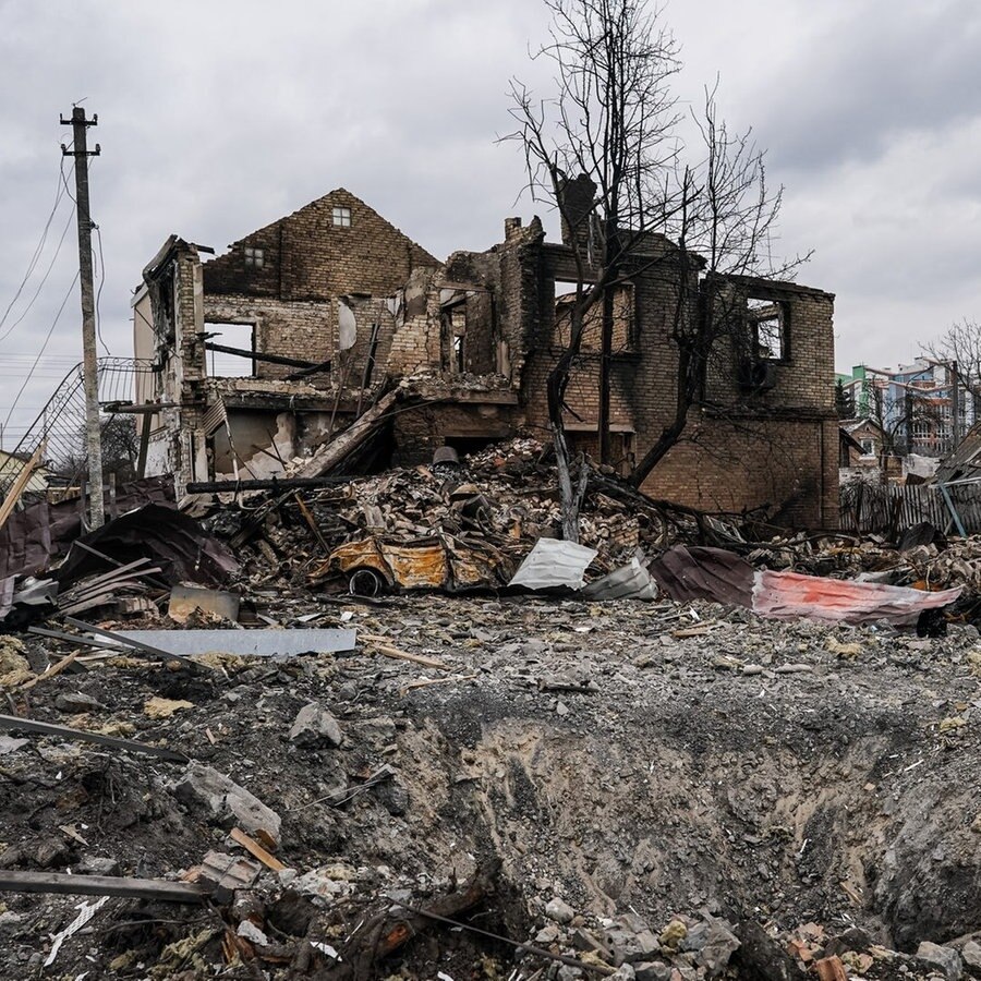 Ein zerstörtes Haus in der Stadt Irpin. © picture alliance / AA | Wolfgang Schwan Foto: Wolfgang Schwan