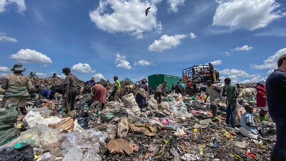 Eine der größten Müllkippen Afrikas.  