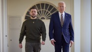 Ukraines Präsident Selenskyj trifft US Präsident Joe Biden im Weißen Haus. © picture alliance / SvenSimon-ThePresidentialOfficeU | Presidential Office of Ukraine 