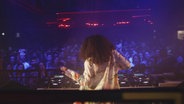 Jayda G. füllt als DJ in den USA und Europa Festivalgelände und Hallen. © MakeWaves Foto: MakeWaves