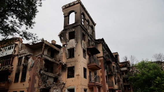 Ein zerstörtes Gebäude im Donbass. © picture alliance/dpa/TASS | Valentin Sprinchak 
