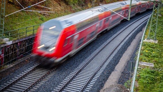 Ein Nahverkehrszug. © picture alliance/dpa/Deutsche Presse-Agentur GmbH | Jens Büttner 