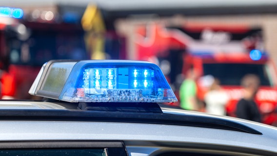 Polizeiauto und Feuerwehrwagen © panthermedia Foto: huettenhoelscher