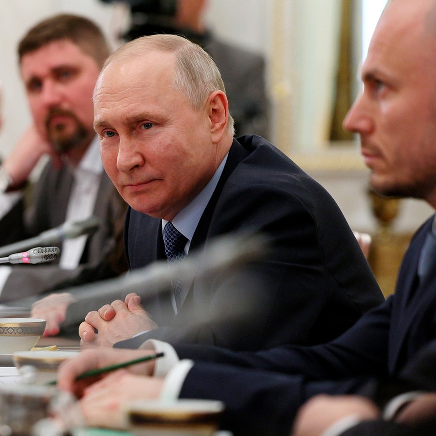 Putin bei Militärbloggern © Picture Alliance Foto: Gavriil Grigorov