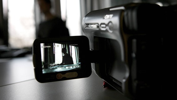 Display einer Videokamera © imago/biky 