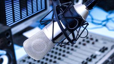 Mikrofon im Radiostudio © Tsian - Fotolia 