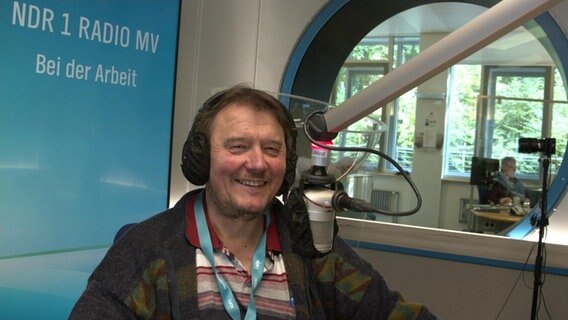Wilfried Neick aus Lohmen im Studio von NDR 1 Radio MV  