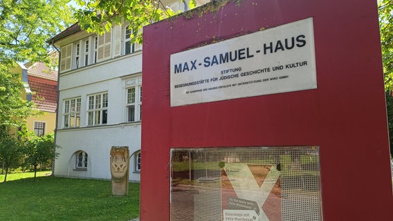 Das Max-Samuel-Haus befindet sich in Rostock. © NDR Foto: Vanessa Kiaulehn