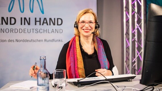NDR 1 Radio MV Moderatorin Dörthe Graner konnte sich über jede Menge Anrufe freuen.  Foto: Georg Hundt
