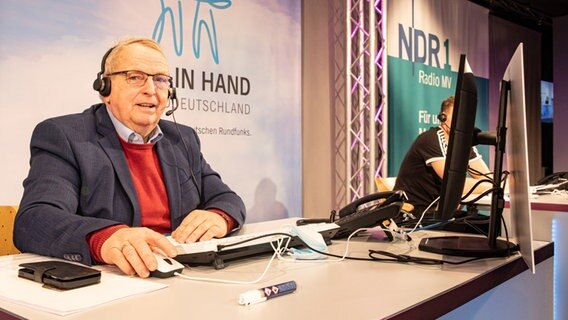 Till Backhaus war heute morgen für Sie am Spendentelefon.  Foto: Georg Hundt