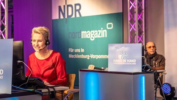 Ministerpräsidentin Manuela Schwesig an unserem Spendentelefon.  Foto: Georg Hundt