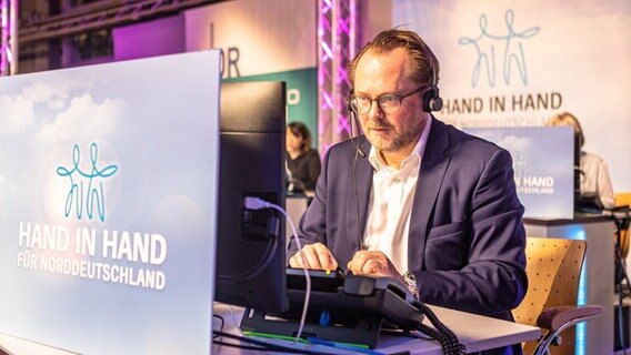 Landesfunkhaus- und Programmdirektor des NDR Joachim Böskens an unserem Spendentelefon.  Foto: Georg Hundt