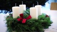 Adventskranz mit vier Kerzen  