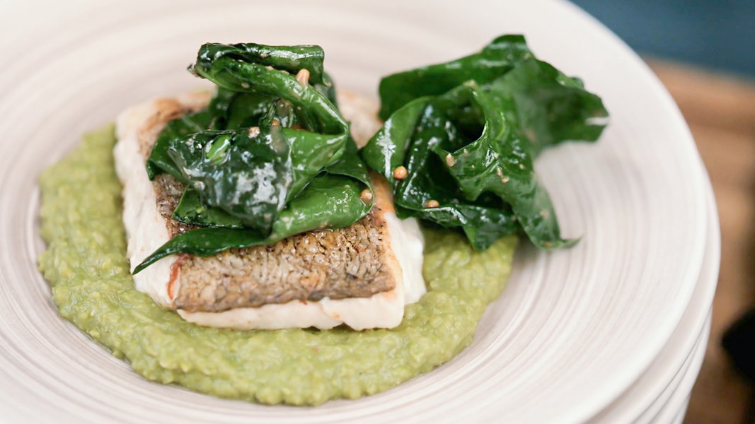 Fisch mit Erbsen-Hummus und Spinat | NDR.de - Ratgeber - Kochen - Rezepte