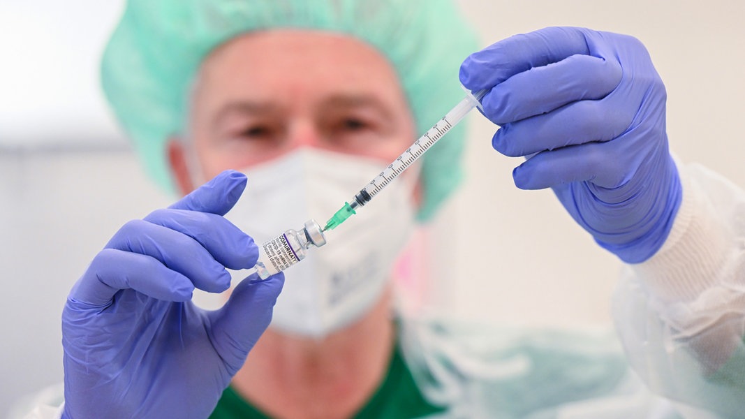 Corona-News-Ticker: EMA prüft angepasste Omikron-Impfstoffe