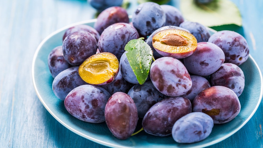 Zwetschgen und Pflaumen: Gesund und gut für die Verdauung | NDR.de ...