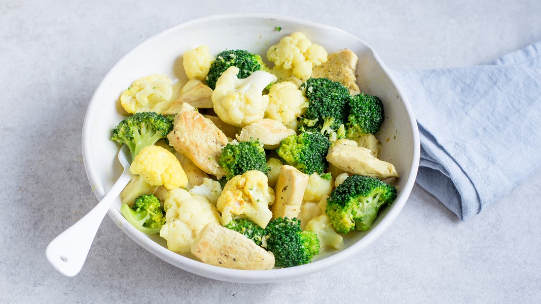 BlumenkohlBrokkoliCurry mit Hähnchen NDR.de Ratgeber Kochen Rezepte