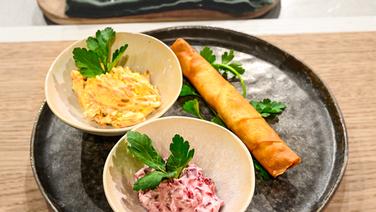 Two types of mezze served on a plate with a puff pastry roll.  © NDR/Fernsehmacher GmbH Photo: Markus Hertrich