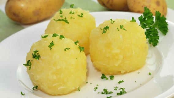 Kartoffelklöße auf einem Teller © photocrew/fotolia Foto: photocrew