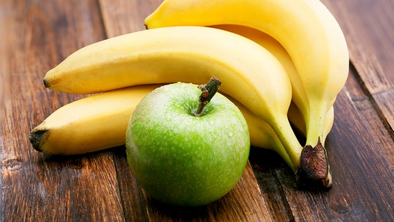 Apfel und Bananen © Fotolia.com Foto: dimabelokoni