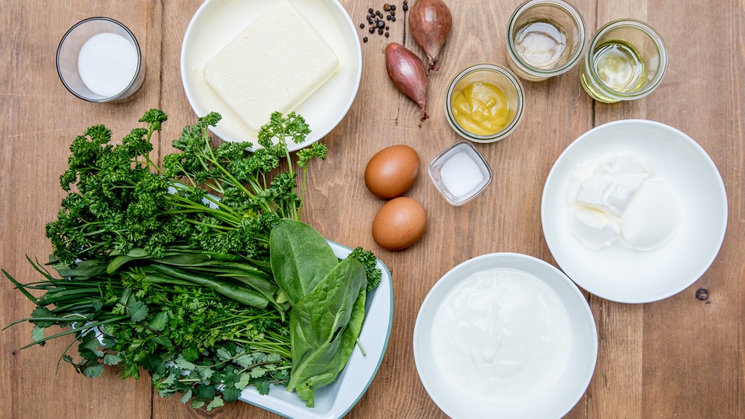 Grüne Soße: Einfaches Rezept nach Nelson Müller | NDR.de - Ratgeber ...