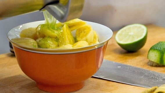 Bild für Bild: Bananensalat mit Limettensahne (Bild 8)| NDR.de ...