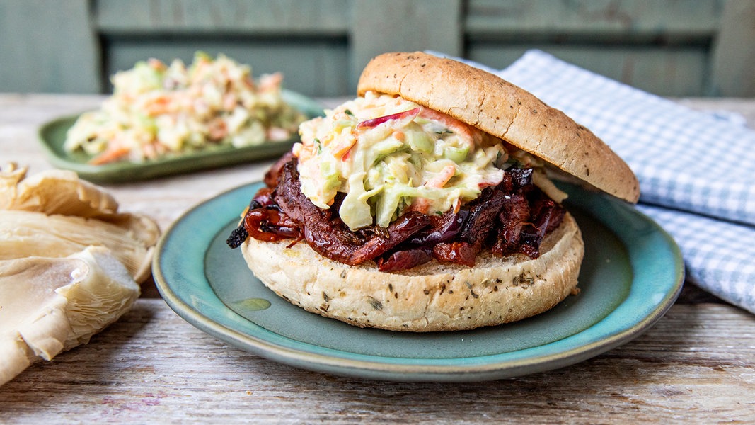 Hamburguesa de cerdo desmenuzada o champiñones deshuesados ​​|  NDR.de – Guía – Cocinar