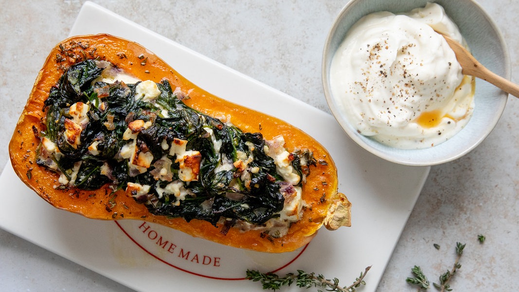 Gefüllter Butternut-Kürbis mit Frischkäse-Dip | NDR.de - Ratgeber ...