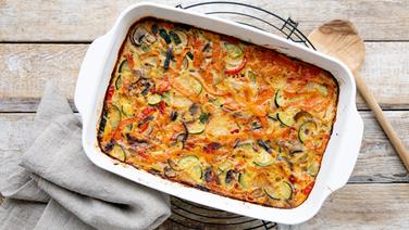 Eine Auflaufform mit einer Gemüse-Frittata.  Foto: Claudia Timmann