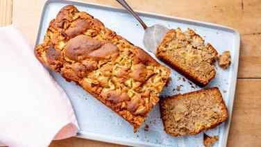 Ein angeschnittener Buchweizenkuchen. © NDR Foto: Claudia Timmann