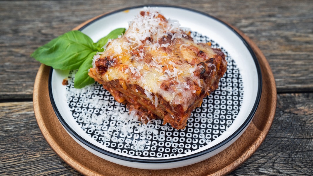 Kartoffel-Lasagne mit Hackfleisch und Gemüse | NDR.de - Ratgeber ...