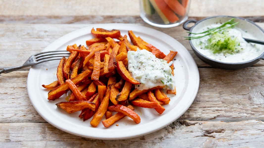 Kürbis-Pommes mit Joghurt-Dip | NDR.de - Ratgeber - Kochen - Rezepte