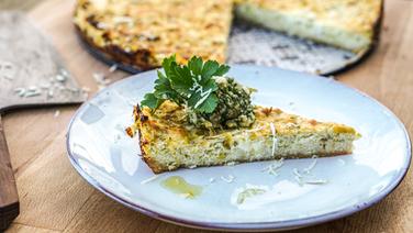 Leek quiche on a plate © NDR Photo: Florian Kruck
