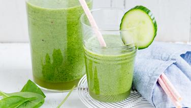 Ein Fitness-Smoothie mit Spinat und Gurke. © NDR Foto: Claudia Timmann